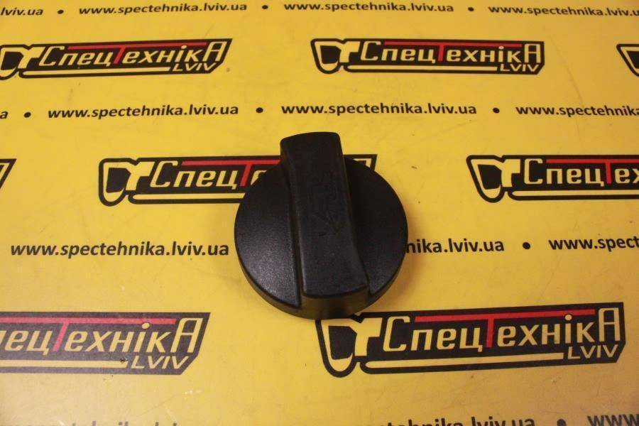 Крышка маслозаливной горловины Deutz 1011 1012 1013 1015 черная (01179630)