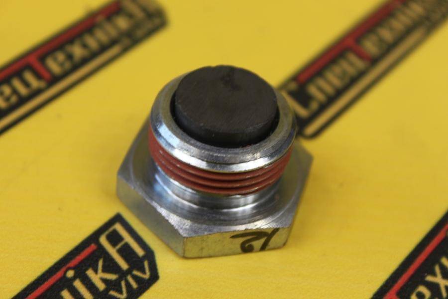 Пробка сливная моста JCB 3CX 4CX 3/4 33 мм (816/80012)