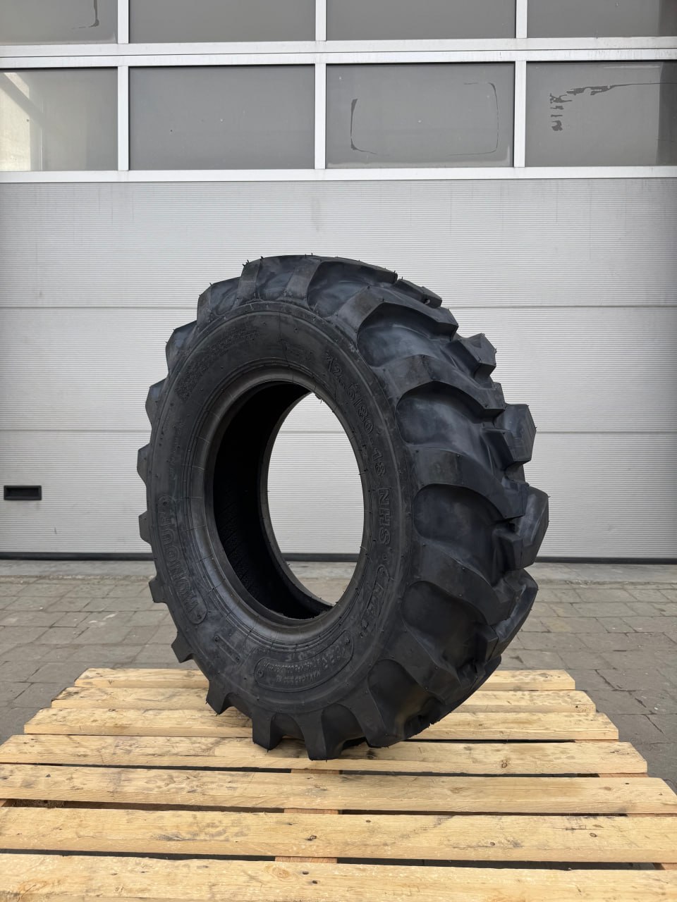 Шина 12,5/80-18 16PR для JCB 3CX/4CX, CAT, Volvo, Case, Komatsu